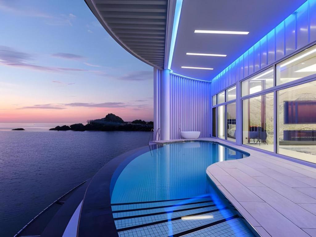 Sun Cruise Resort And Yacht Kosong-dong Exterior foto