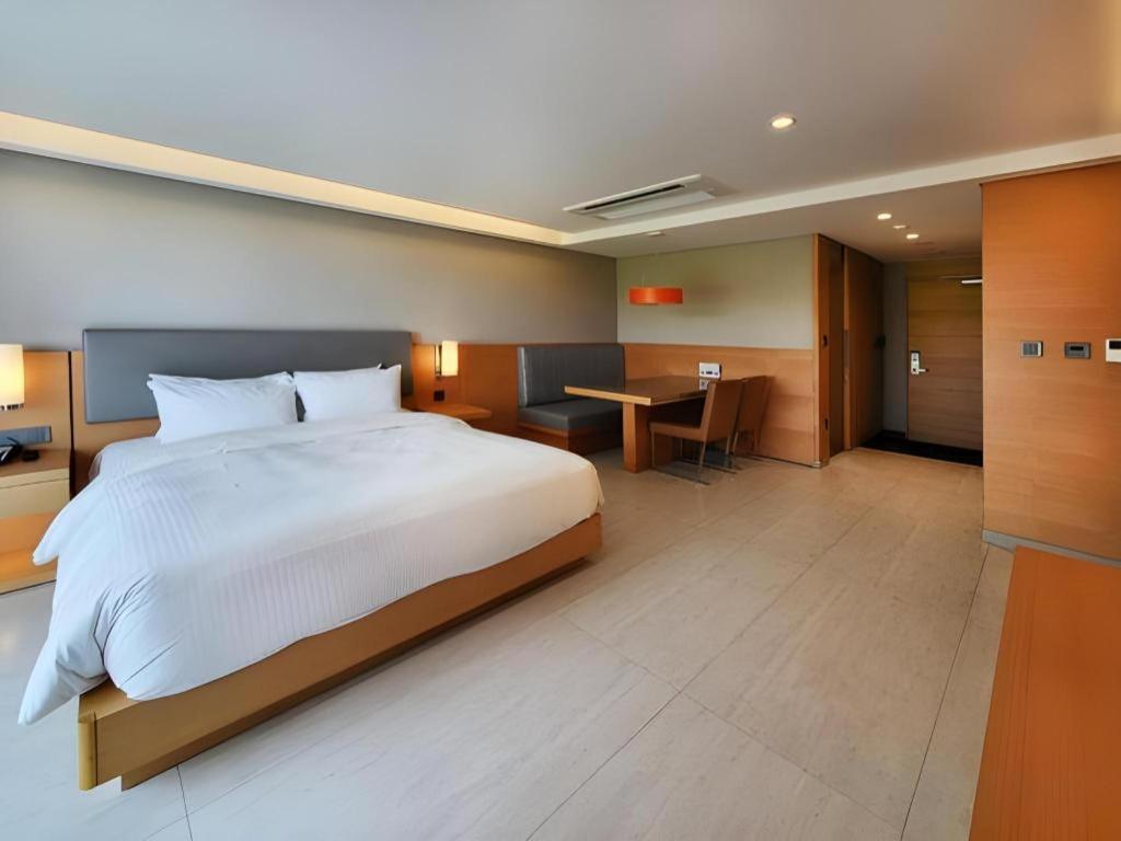 Sun Cruise Resort And Yacht Kosong-dong Exterior foto