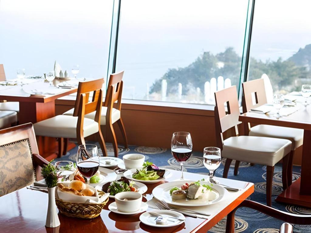 Sun Cruise Resort And Yacht Kosong-dong Exterior foto